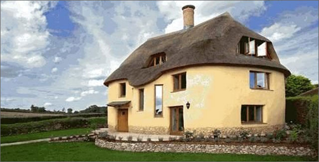 Example of cob houses example - photo by  Benjahdrum CC BY-SA 3.0,via Wikimedia Commons